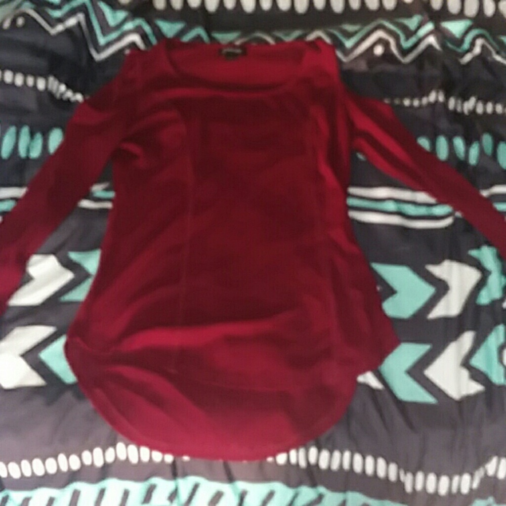 A arm cutted shirt